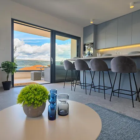 The Wave - Sea-view & Pool Daire *