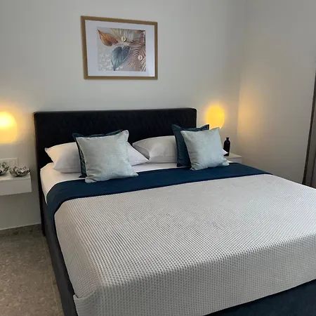 The Wave - Sea-view & Pool Apartament Slatine