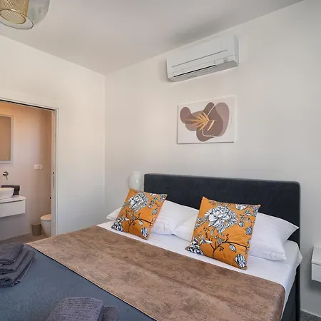 Apartament The Wave - Sea-view & Pool