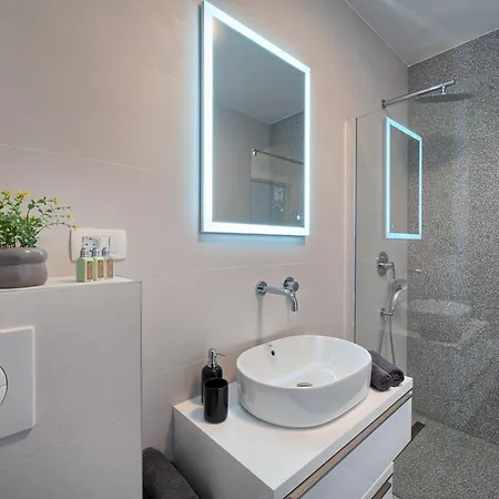 The Wave - Sea-view & Pool Apartament Slatine