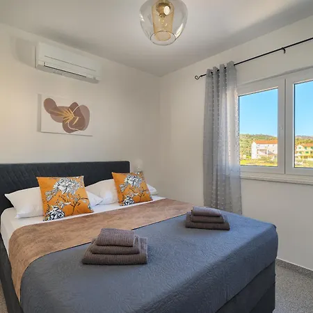 The Wave - Sea-view & Pool Apartament Slatine