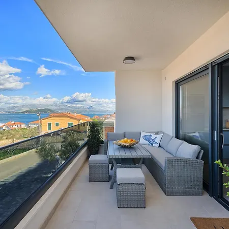 Apartament The Wave - Sea-view & Pool *
