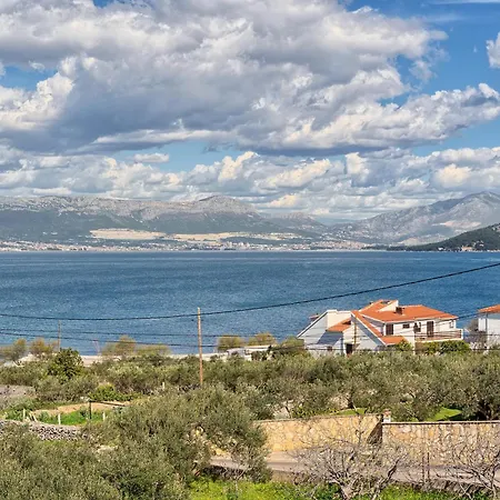 Apartament The Wave - Sea-view & Pool