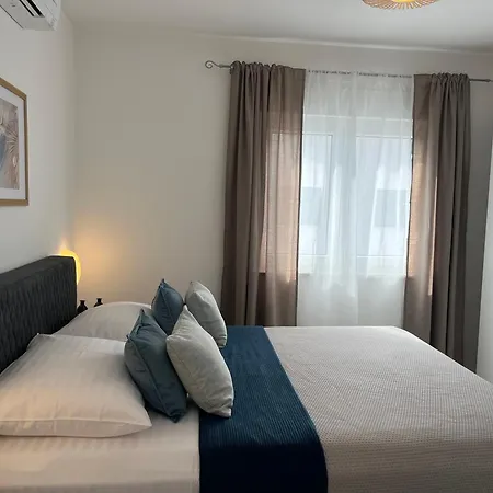 The Wave - Sea-view & Pool Apartament Slatine