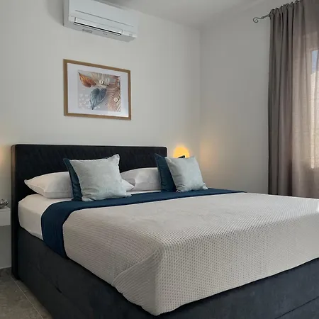 The Wave - Sea-view & Pool Apartament *