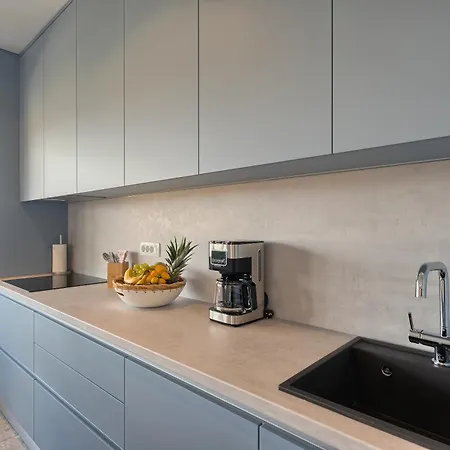 The Wave - Sea-view & Pool Apartament Slatine