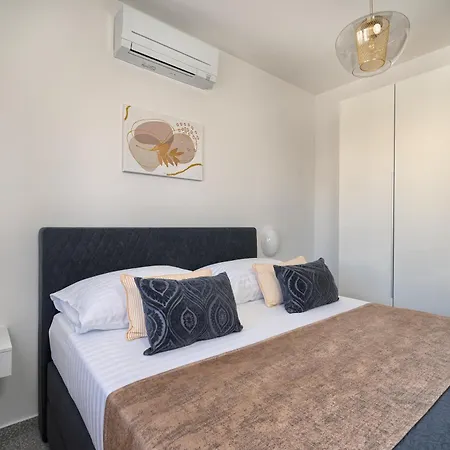 Apartament The Wave - Sea-view & Pool