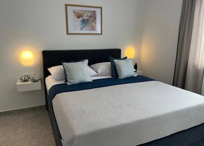 The Wave - Sea-view & Pool Apartment Slatine