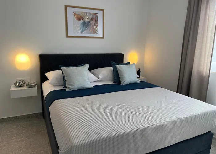 The Wave - Sea-view & Pool Apartment