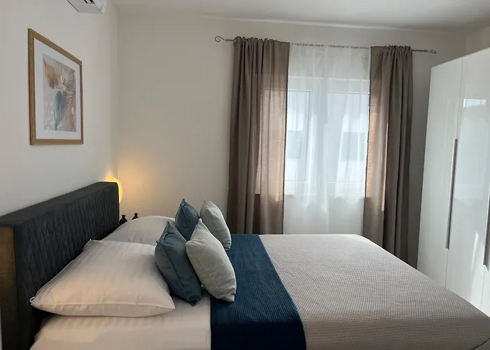 The Wave - Sea-view & Pool Apartment Slatine