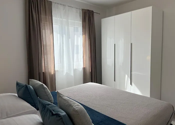 The Wave - Sea-view & Pool Apartment