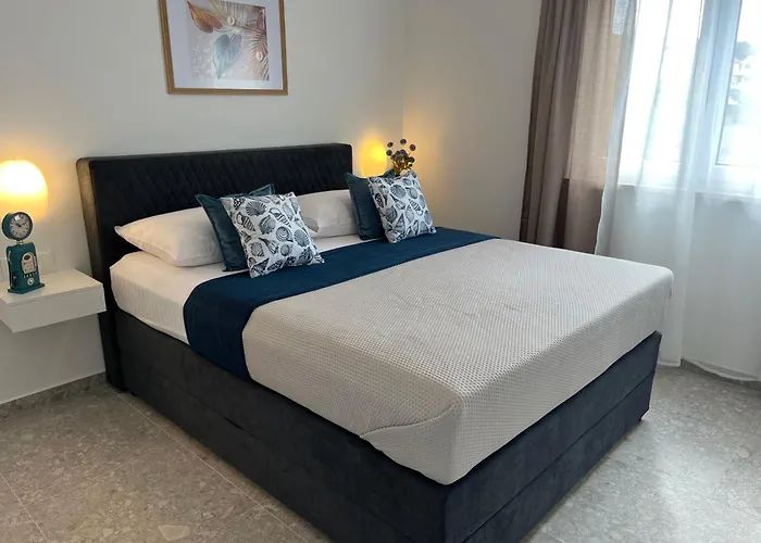 The Wave - Sea-view & Pool Apartment